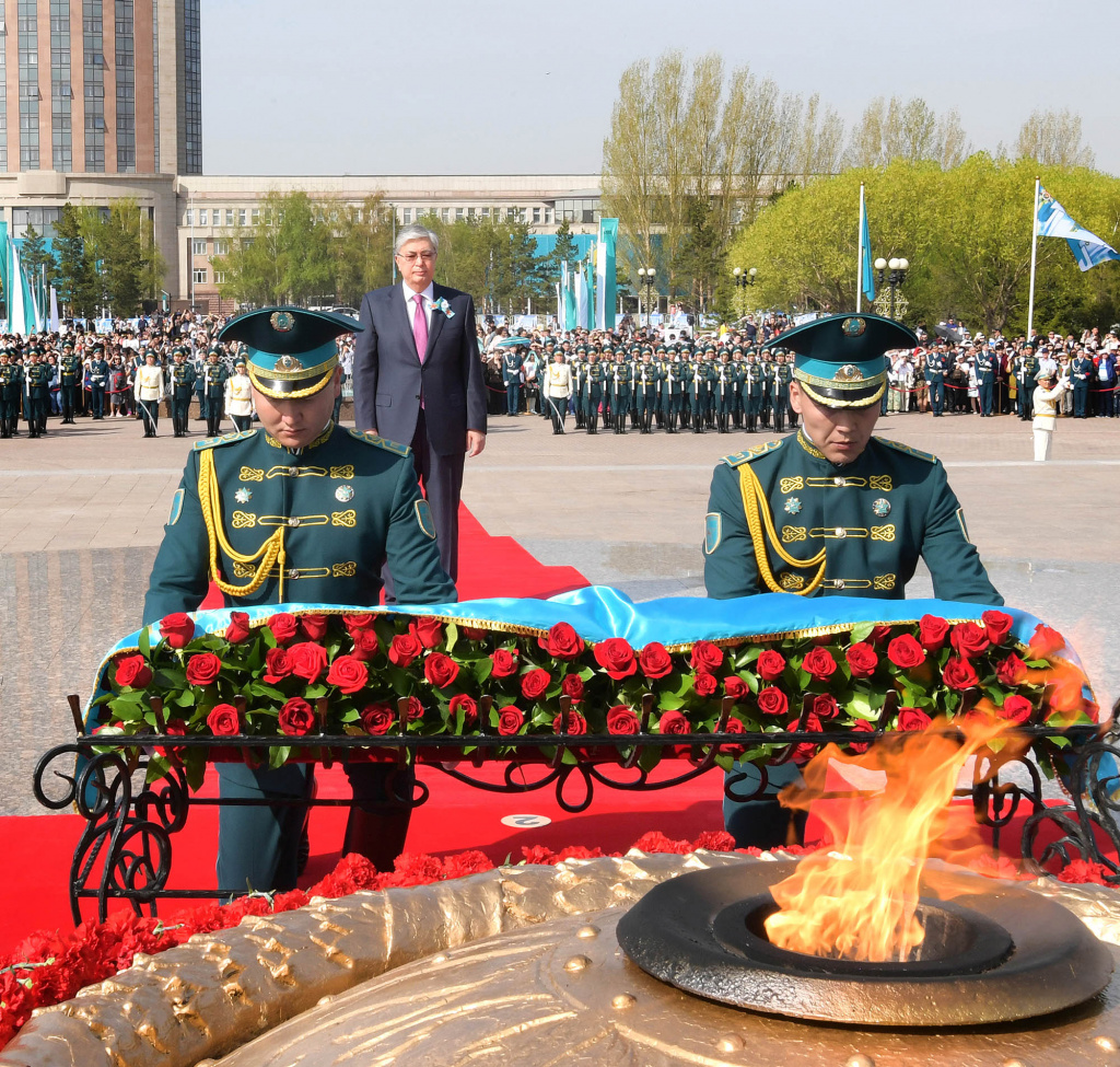 Prezident-9-maya-2019-s-gvardejtsami.jpg