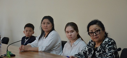 Архивте Алуа Байқадамовамен жас зерттеушілердің кездесу өтті фото галереи 4