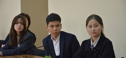 Алуа Байкадамова встретилась со школьниками фото галереи 5