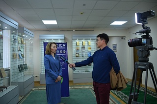 ҚР Президенті Архивінің директоры Ә. Мұстафинаның сұқбат беру сәтінен