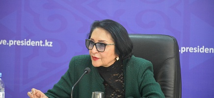 Алуа Байкадамова встретилась со школьниками фото галереи 1