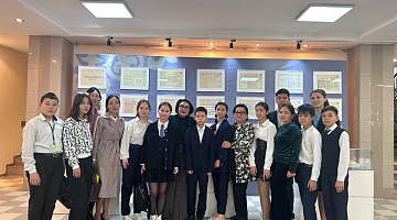 Алуа Байкадамова встретилась со школьниками