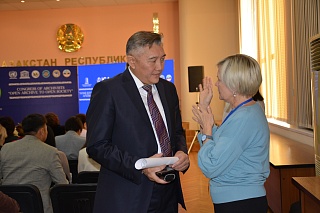 ҚР Президенті Архиві директорының орынбасары Қ.Әлімғазинов, Қолданбалы және ғылыми жобалар орталығының аға ғылыми қызметкері Е.Сыздыкова 